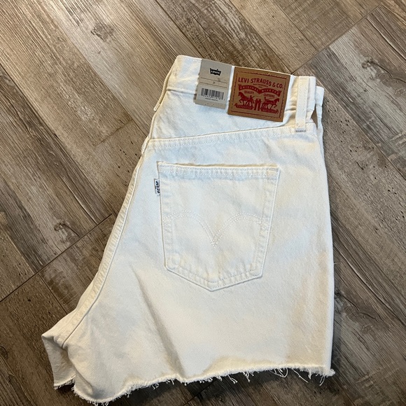 Levi’s mom hight waist short size 31 - Picture 2 of 4